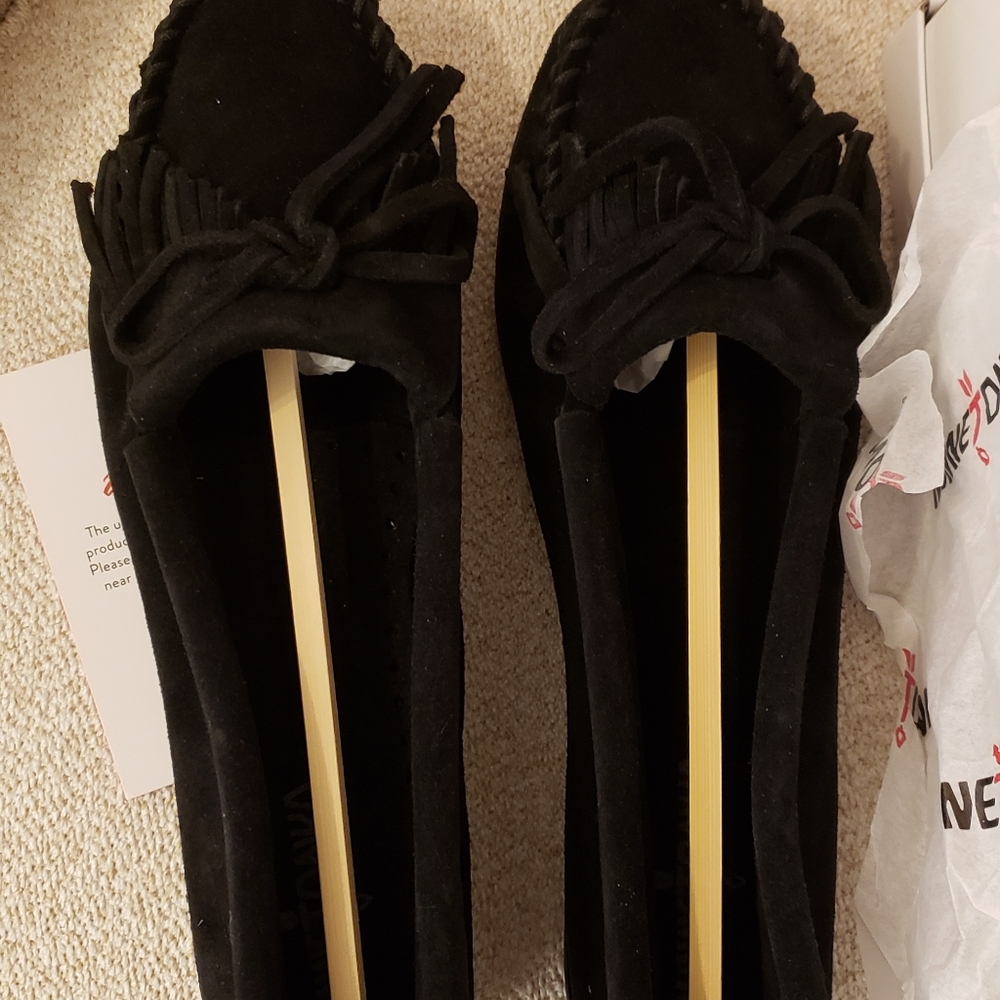 Minnetonka Kilty Hardsole Moccasins Size 8 Black